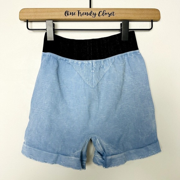 Free People Movement NWOT Blue Ribbed Heather Prajna Shorts Size M/L - Picture 4 of 5